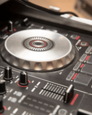 Zondagopening met dj Danaldi