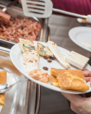 Zondags ontbijtbuffet in kombine tuinwijk