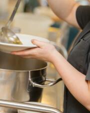 Avondopening: erwtensoep met spek, rookworst en lekker vers brood.